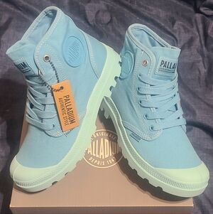 Palladium Pampa Hi, New In Original Box! Youth 5 / Womens 6.5